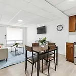 East 120 I Modern Refinished Apt Downtown I Gym
