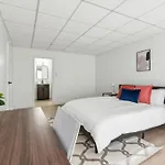 East 120 I Modern Refinished Apt Downtown I Gym