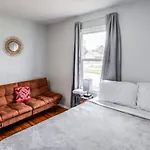 Comfortable Home Close To Everything Near Downtown