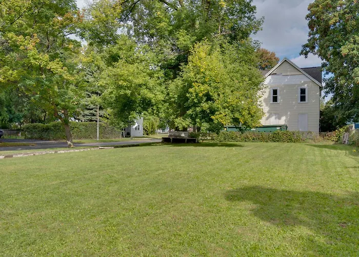 Idyllic Rochester Apartment 2 Miles To Downtown!