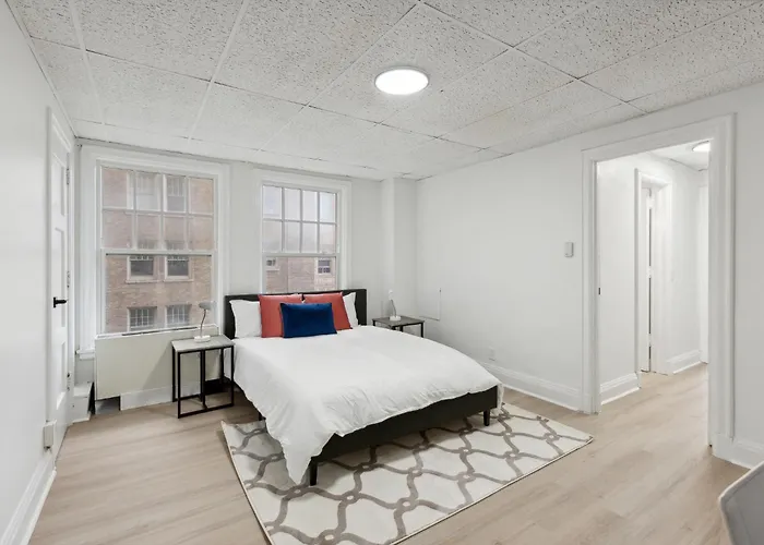 East 419I Modern Suite I Pool I Gym