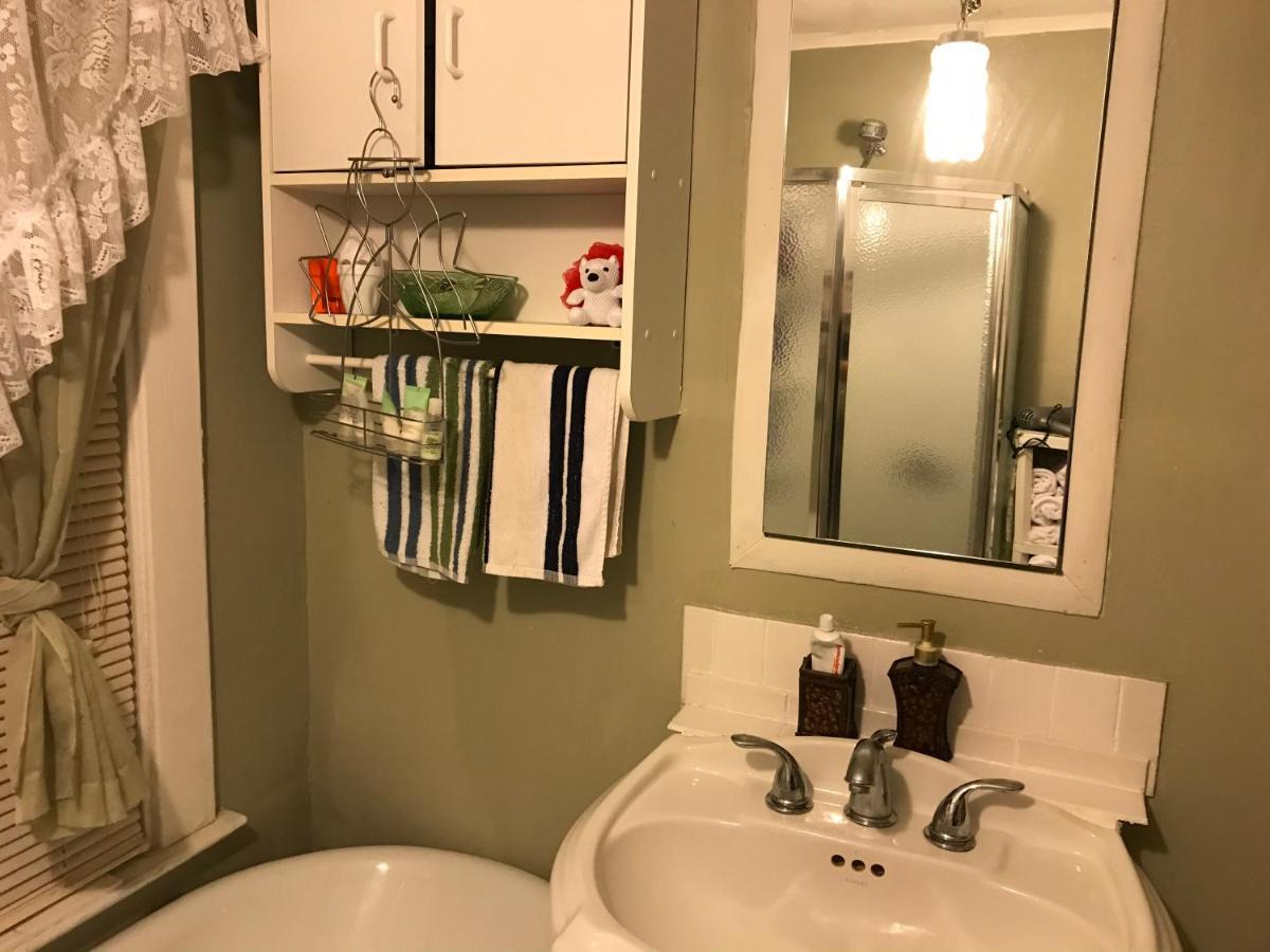 Airport, Eastman Dental, Uofr & Medical Ctr At Hospital-professionals Welcomed Guest house