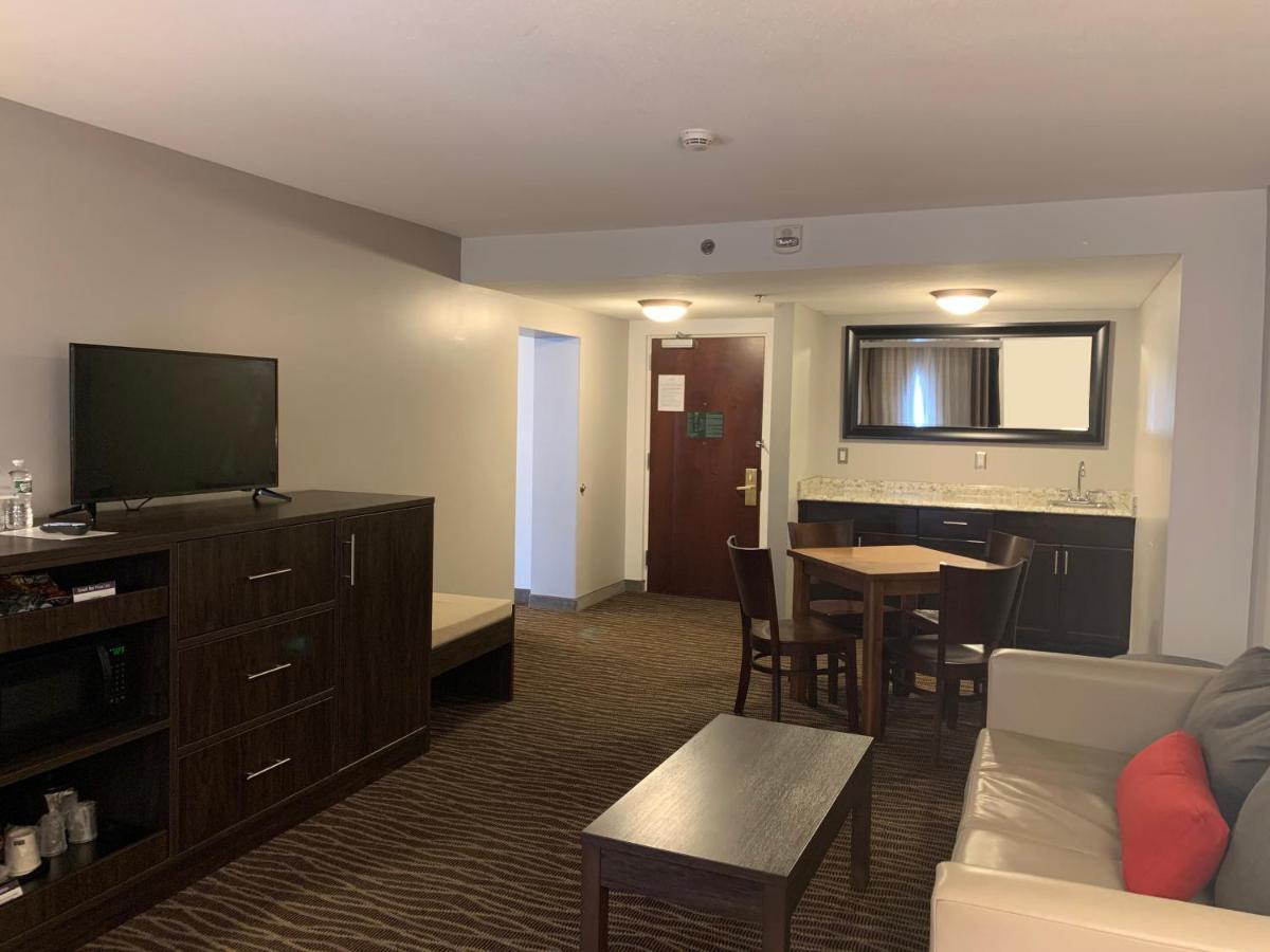 Hotel Country & By Radisson, Rochester-pittsford-brighton, Ny 3*