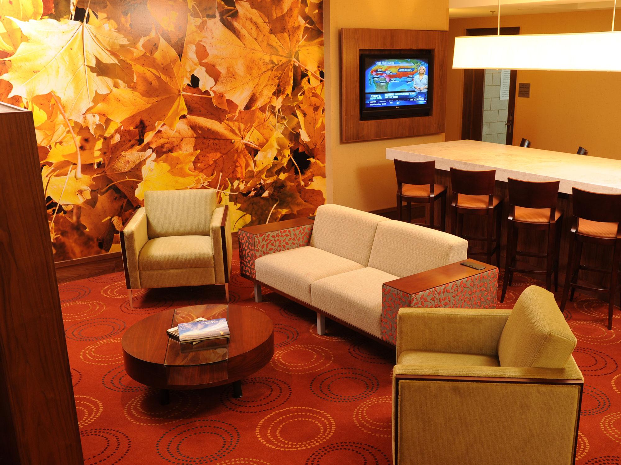 Courtyard East / Penfield Hotel 4*