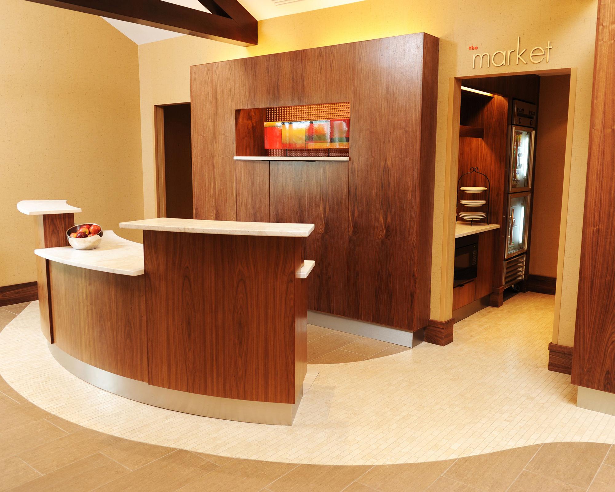 Courtyard East / Penfield 4*