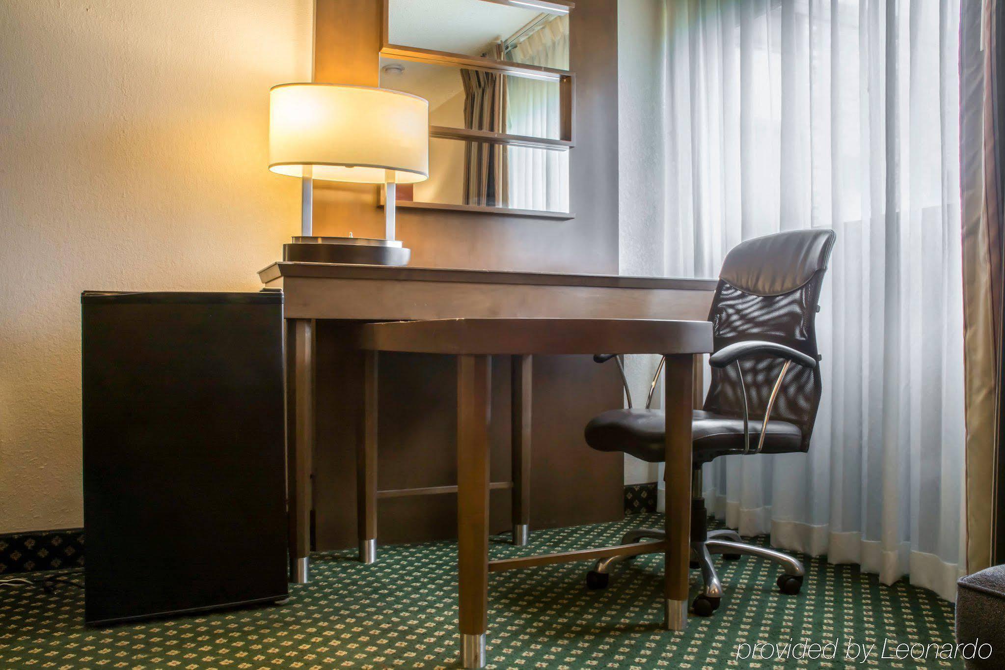 6 - Airport Hotel 2*
