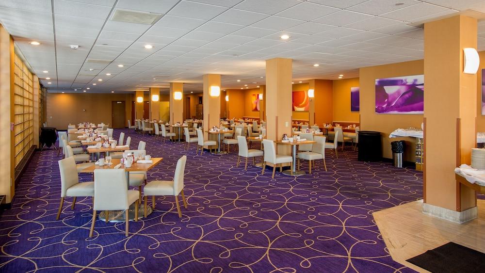 Hotel Wyndham Downtown 3*
