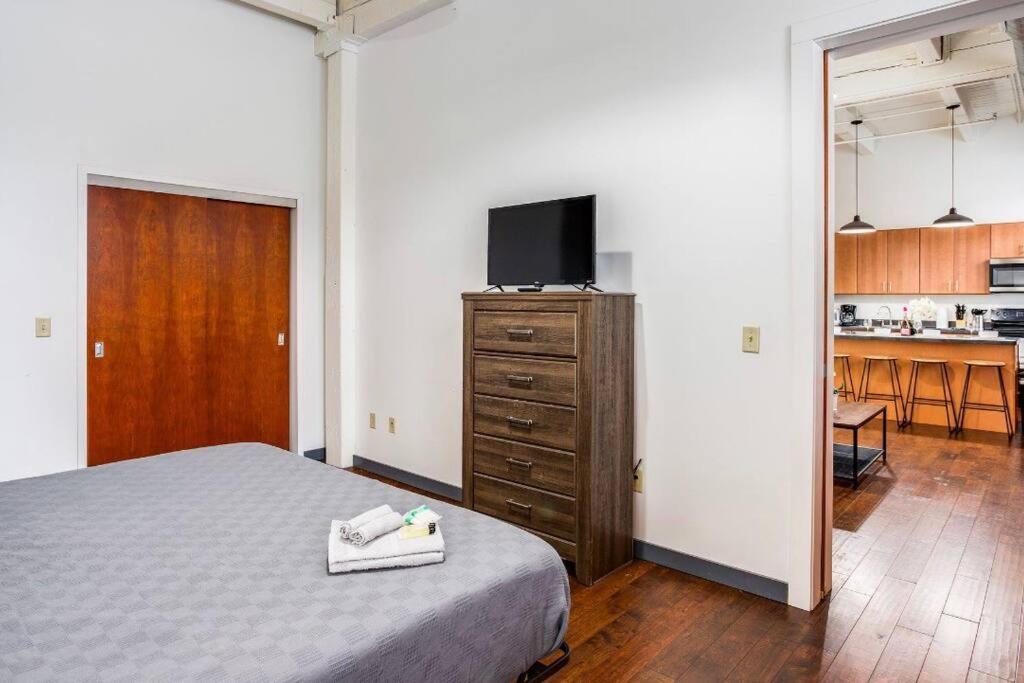 Centric Ny Style Loft W/king Bed *
