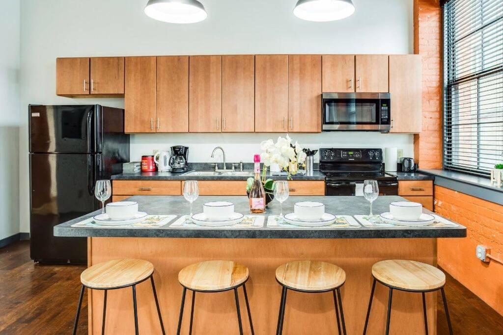 Centric Ny Style Loft W/king Bed Apartment