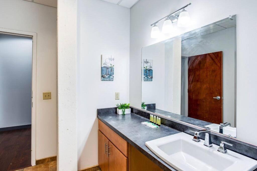 Centric Ny Style Loft W/king Bed