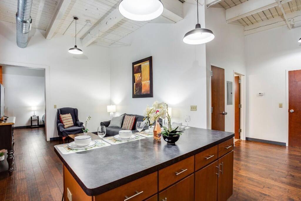 Apartment Centric Ny Style Loft W/king Bed *