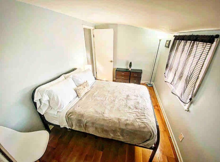Adorable&cozy Suburban Mins From Dwtn/airport Holiday home Rochester