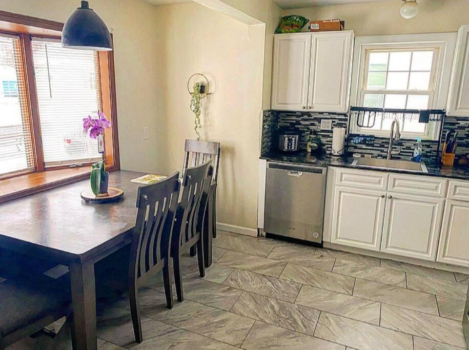 Adorable&cozy Suburban Mins From Dwtn/airport Holiday home *