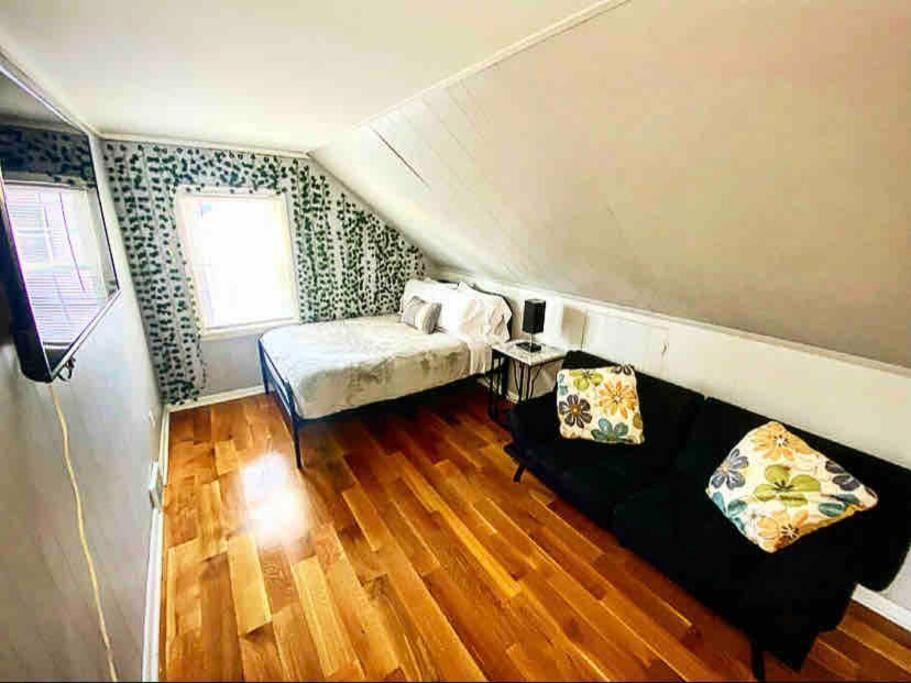 Adorable&cozy Suburban Mins From Dwtn/airport *
