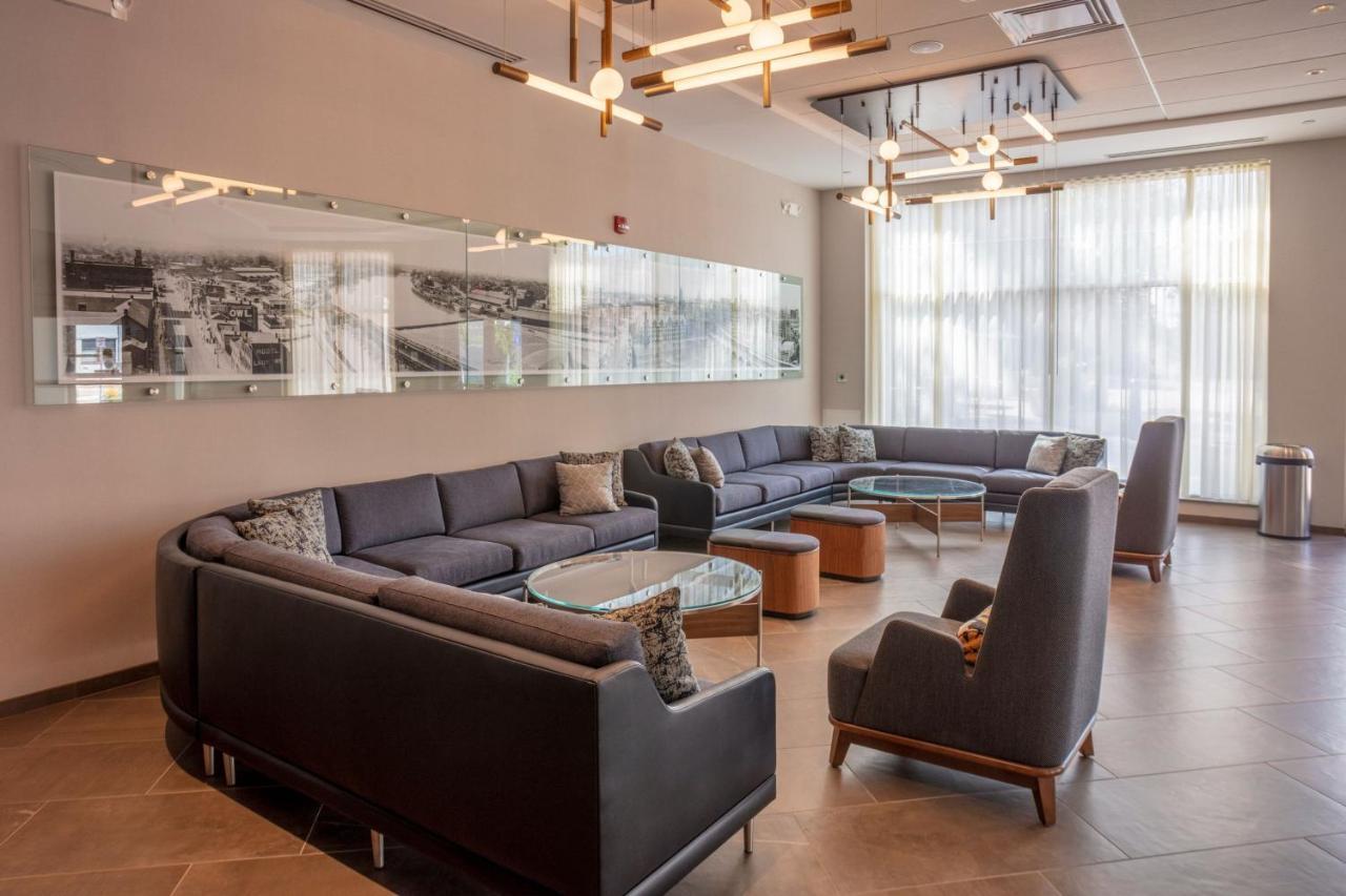 Courtyard Downtown 3*