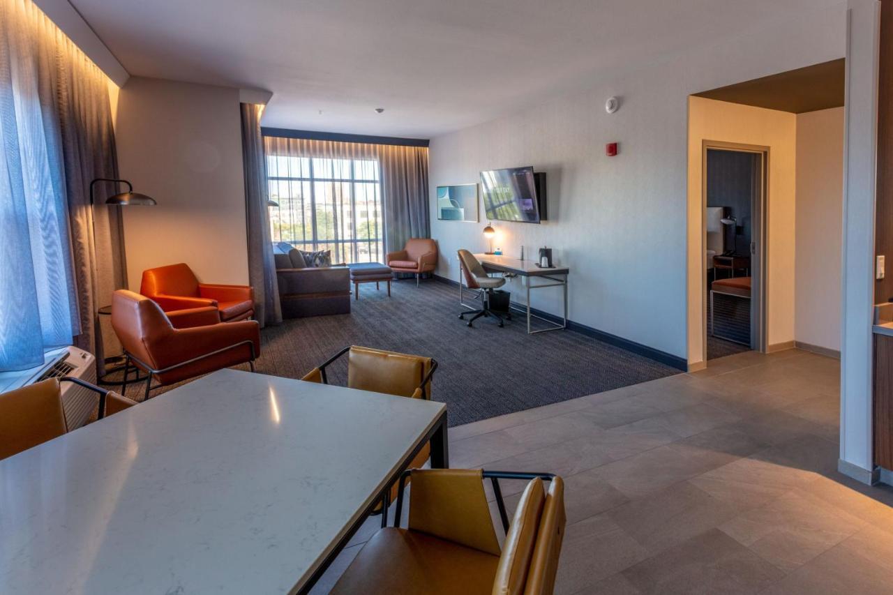Courtyard Downtown 3*