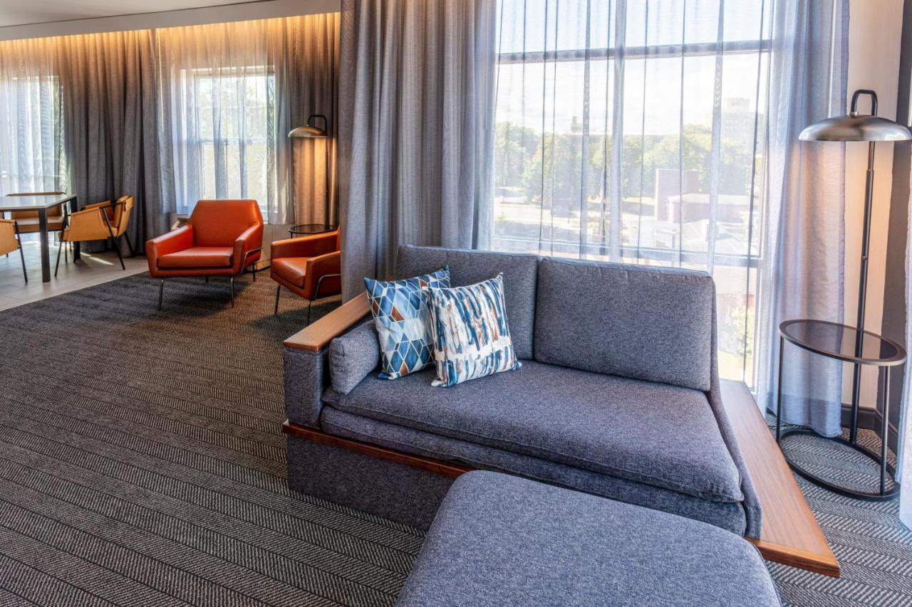 Courtyard Downtown 3*