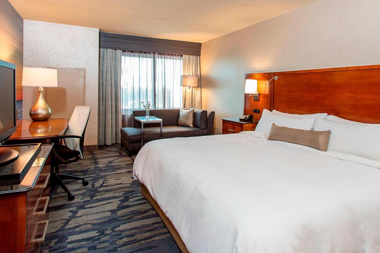 Airport Marriott 3*