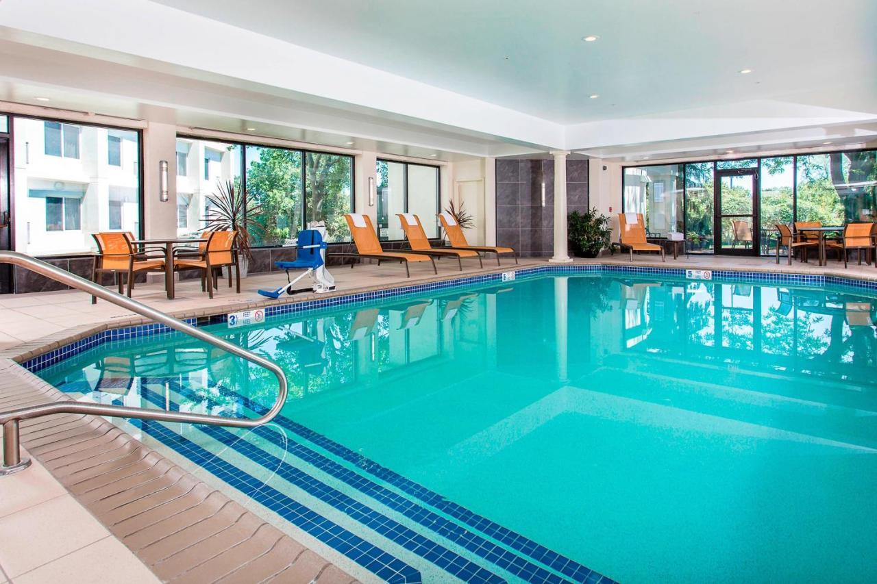 Airport Marriott Hotel 3*