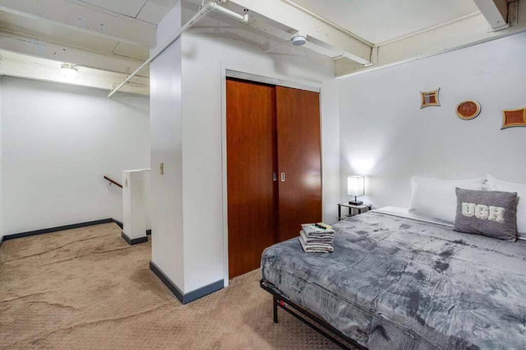 Centric Modern Loft W/ King Beds Apartment