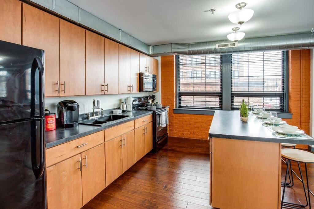Centric Modern Loft W/ King Beds *