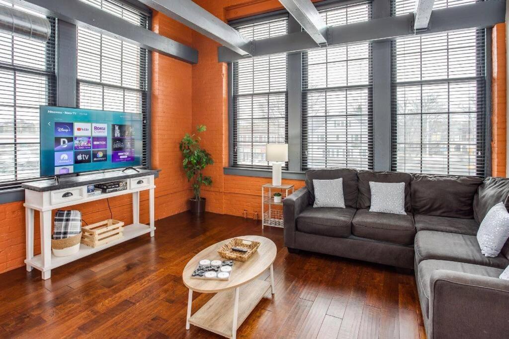 Apartment Centric Modern Loft W/ King Beds