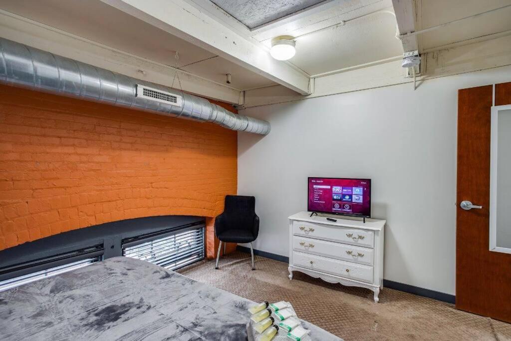 Centric Modern Loft W/ King Beds Apartment Rochester