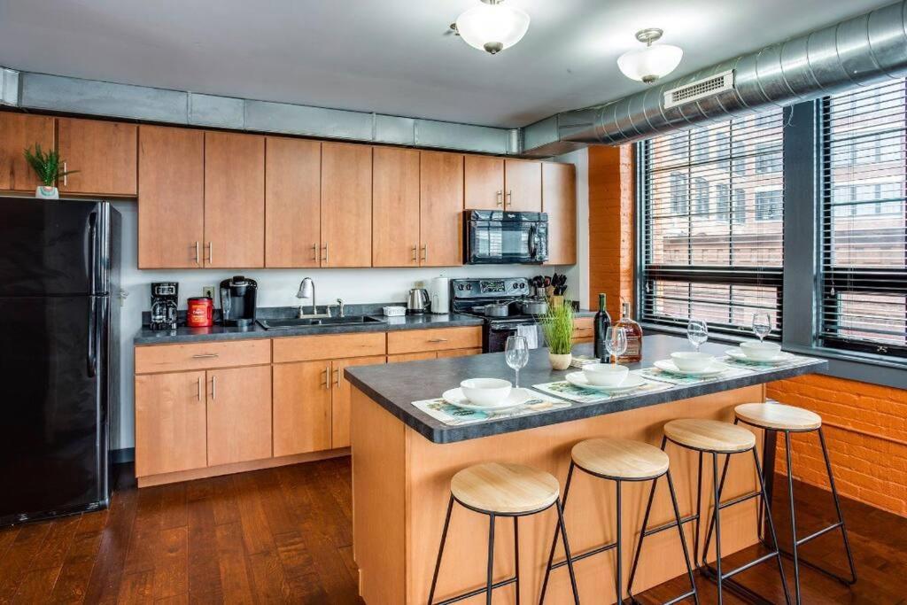 Centric Modern Loft W/ King Beds *