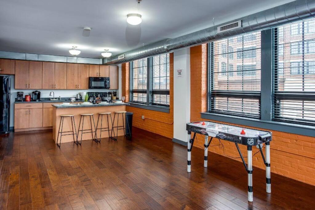 Apartment Centric Modern Loft W/ King Beds