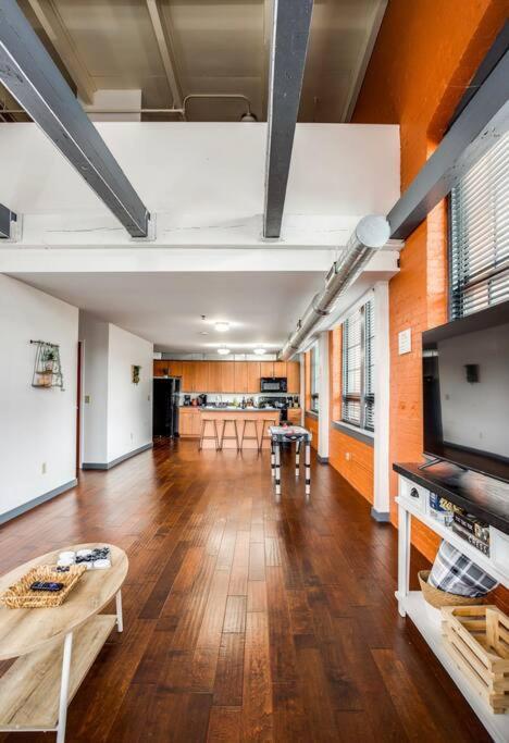 Apartment Centric Modern Loft W/ King Beds