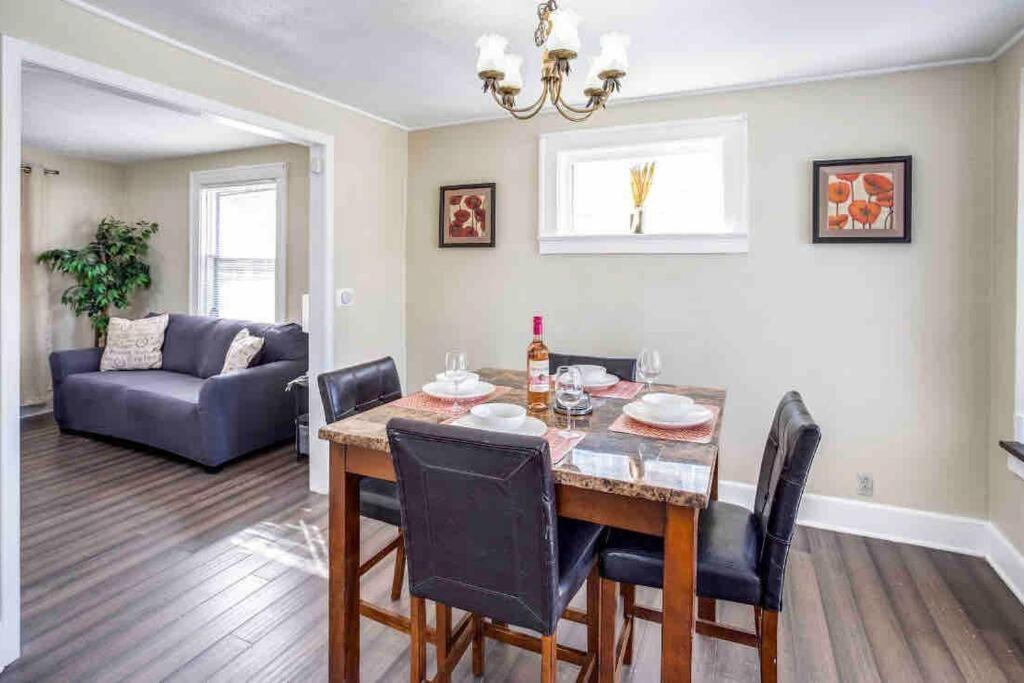 Fabulous House Near Airpt/dwtn/uofr Holiday home Rochester