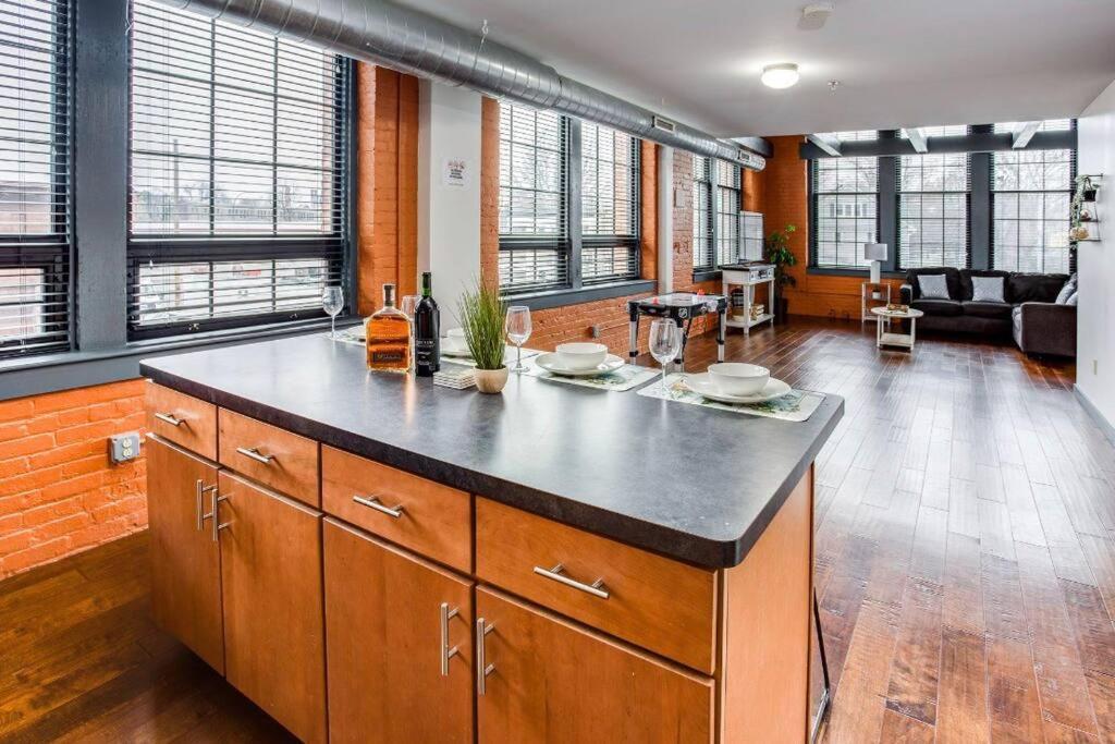 Apartment Centric Modern Loft W/ King Beds *