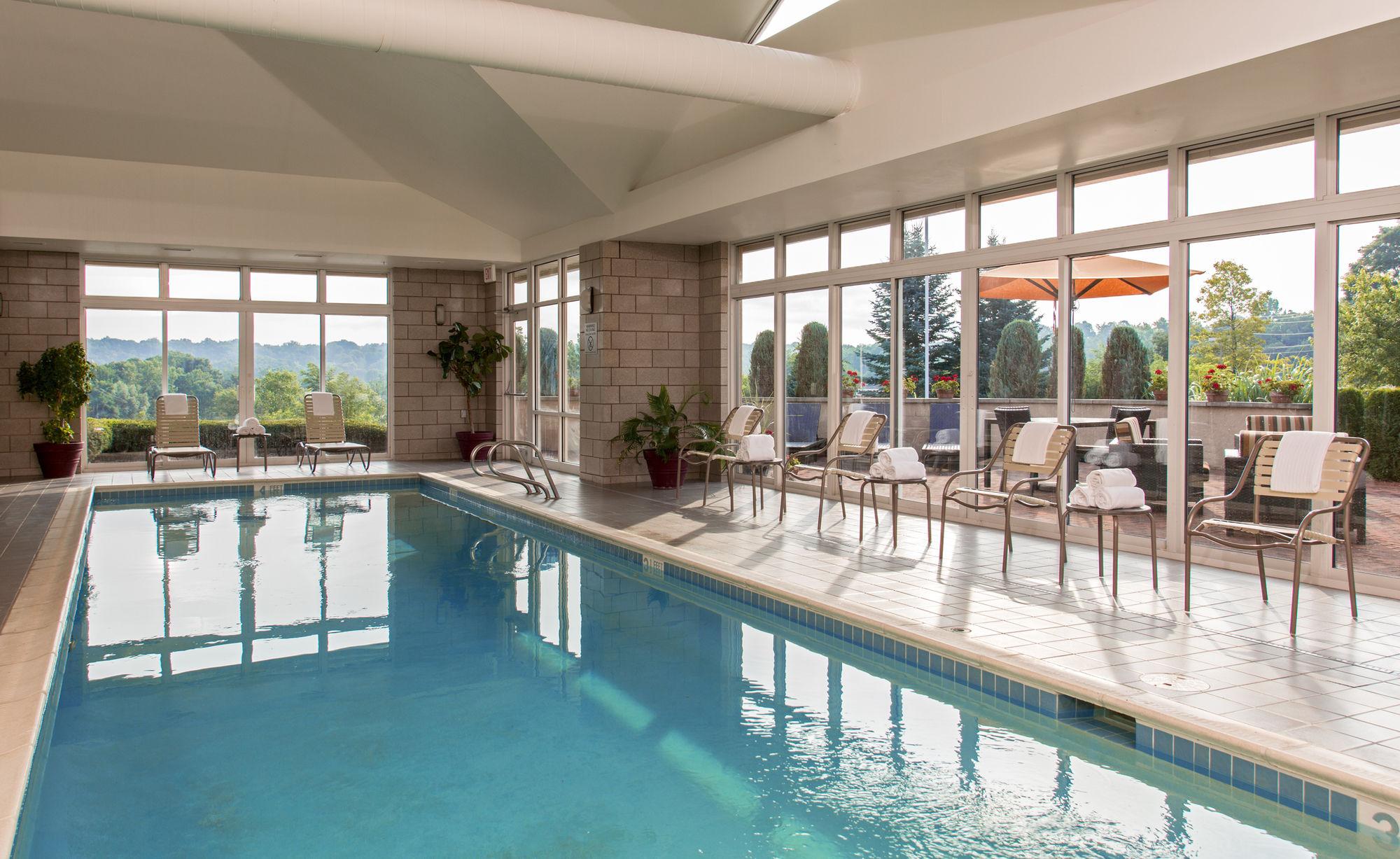Hotel Courtyard East / Penfield Rochester