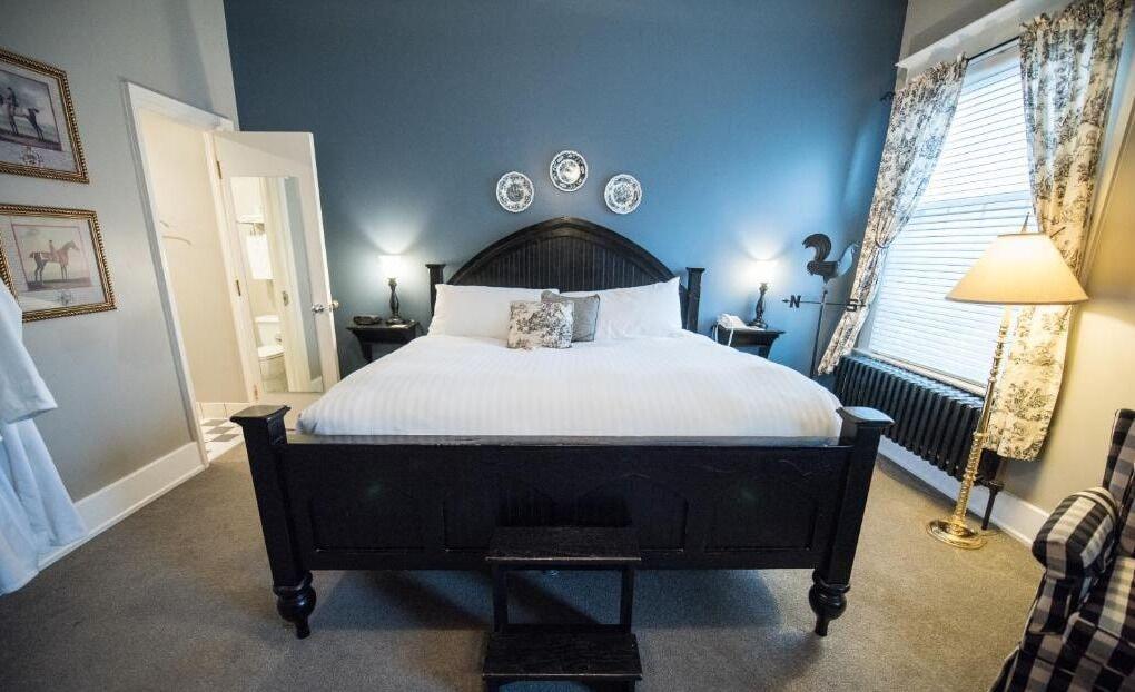 Inn On Broadway 4*