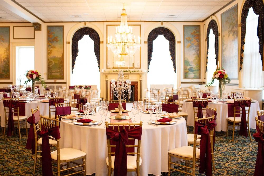 Inn On Broadway 4*