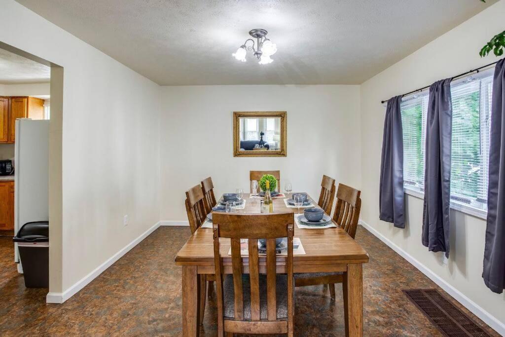 Marvelous Colonial Mins To Uofr/airpt Holiday home
