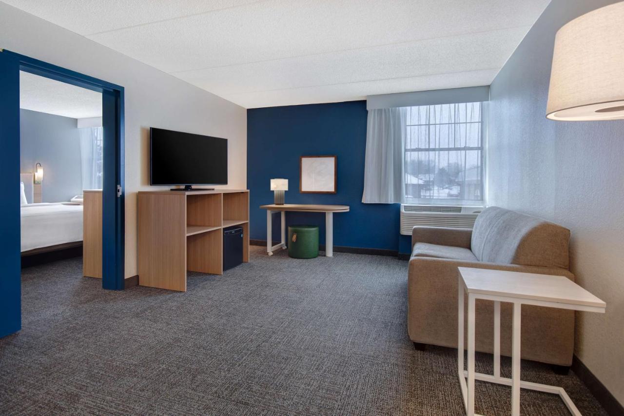 Spark By Hilton Area Hotel 3*