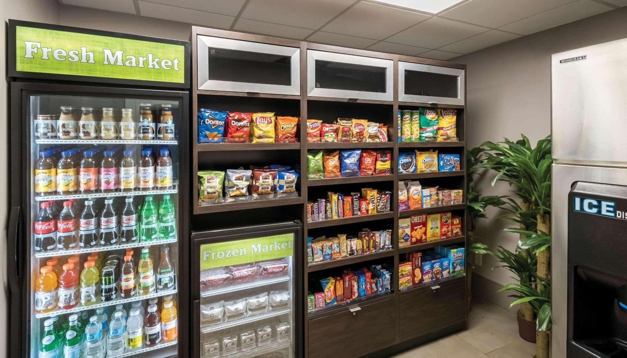Hotel Country & By Radisson, Rochester-pittsford-brighton, Ny Rochester