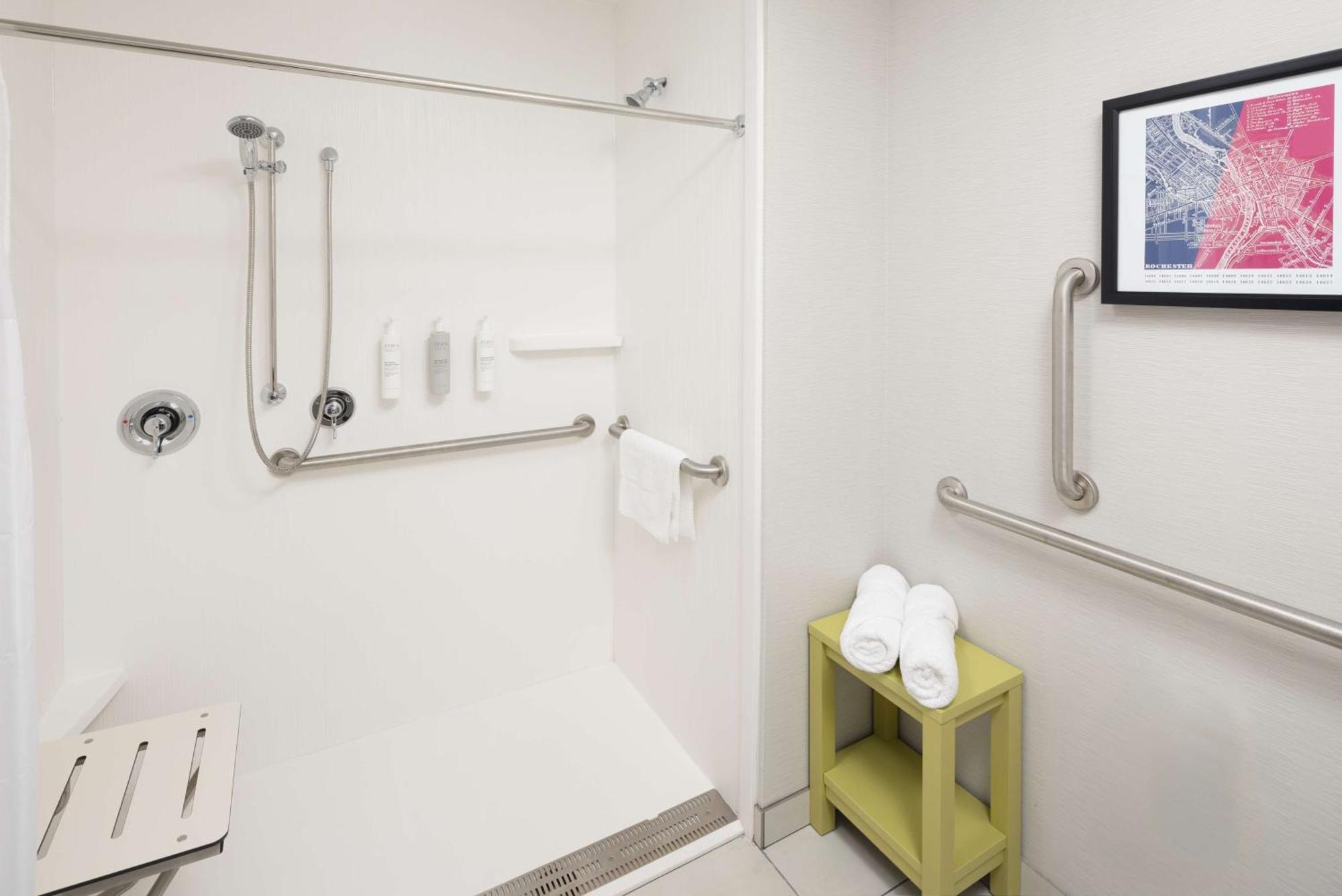 Hampton & Downtown Hotel 3*