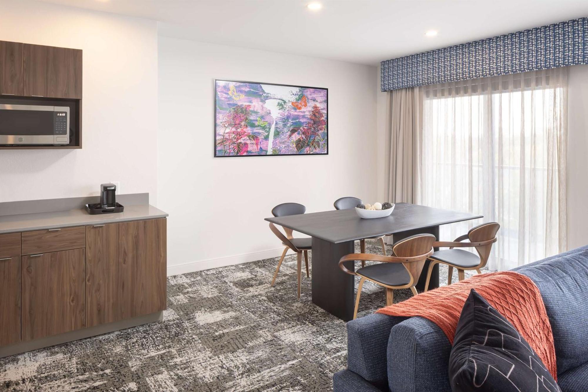 Hampton & Downtown Hotel 3*