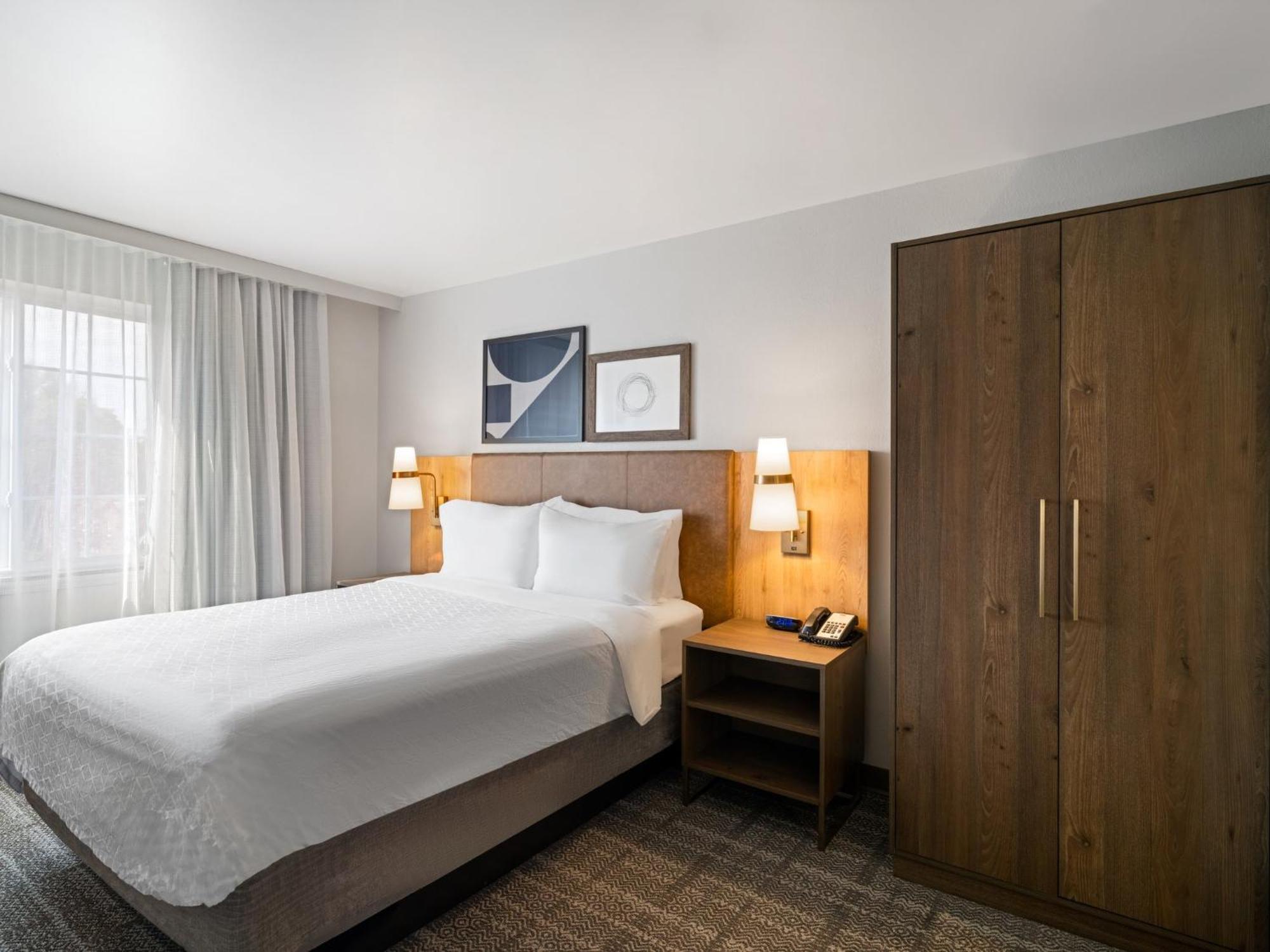 Hotel Staybridge By Ihg 3*