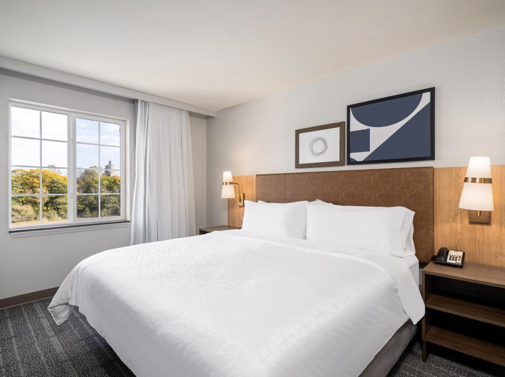 Staybridge By Ihg Hotel