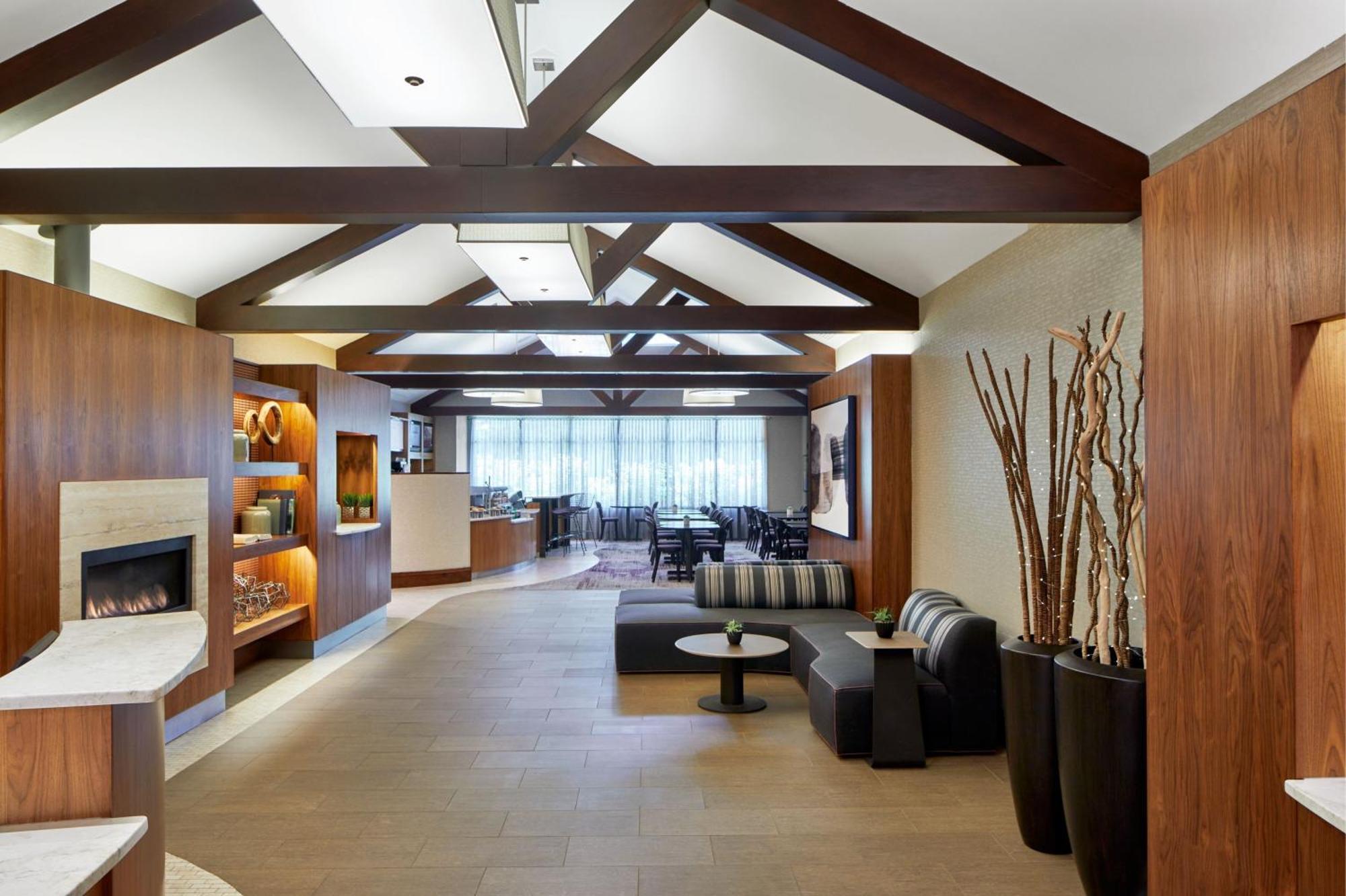 Courtyard East / Penfield Hotel