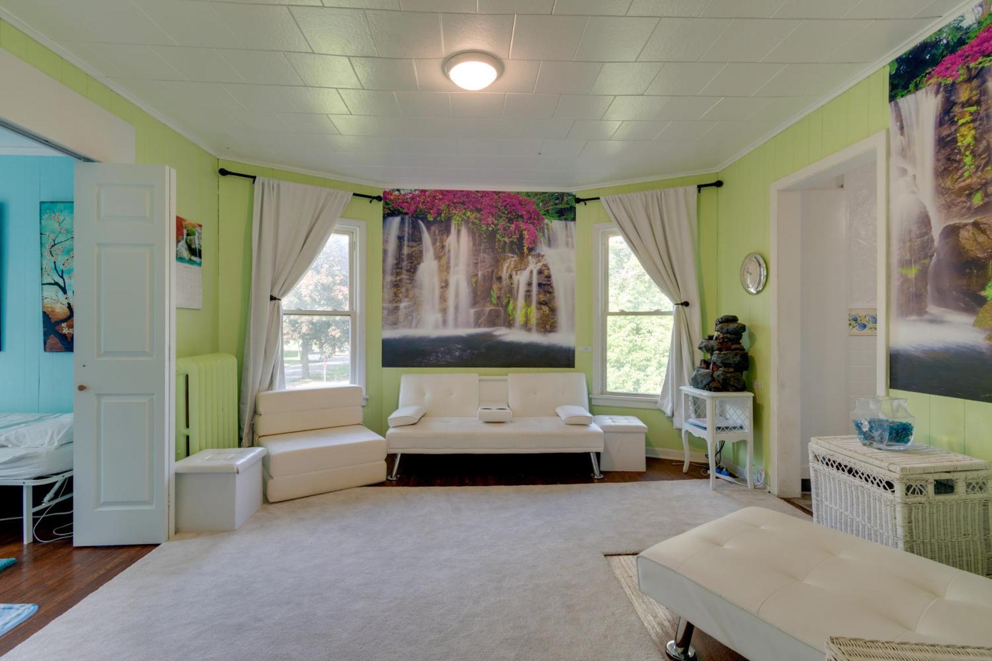 Idyllic 2 Miles To Downtown! *