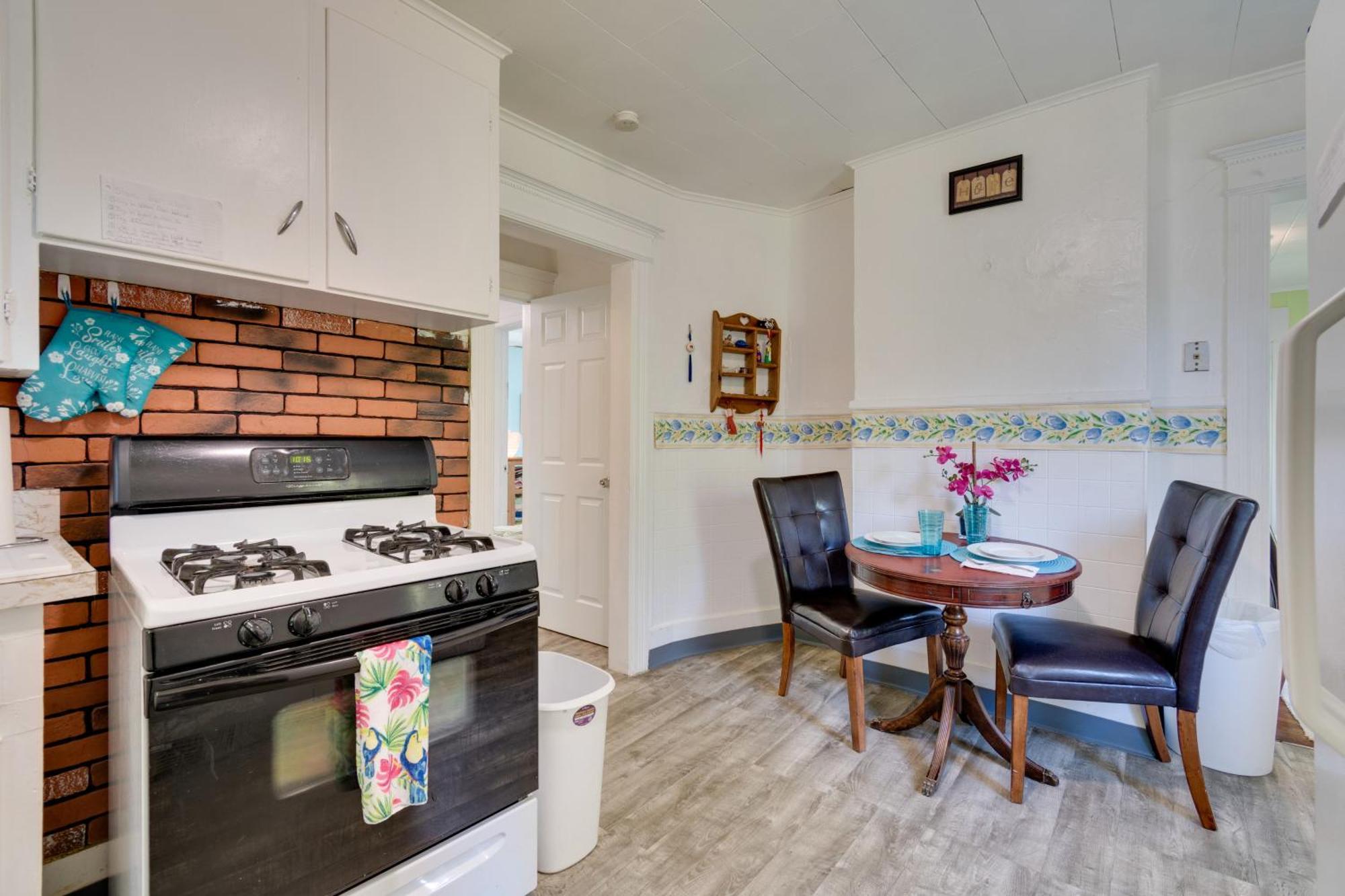 Idyllic 2 Miles To Downtown! *