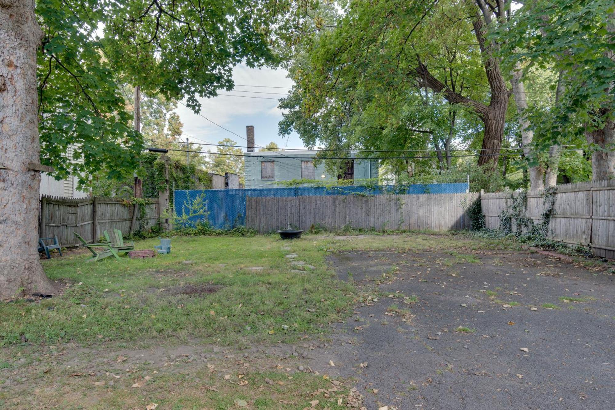 Idyllic 2 Miles To Downtown! Apartment
