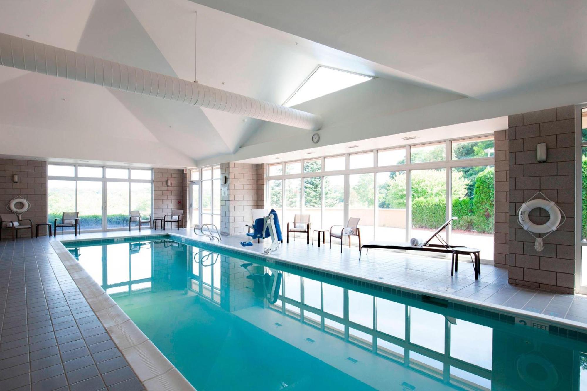 Courtyard East / Penfield 4*