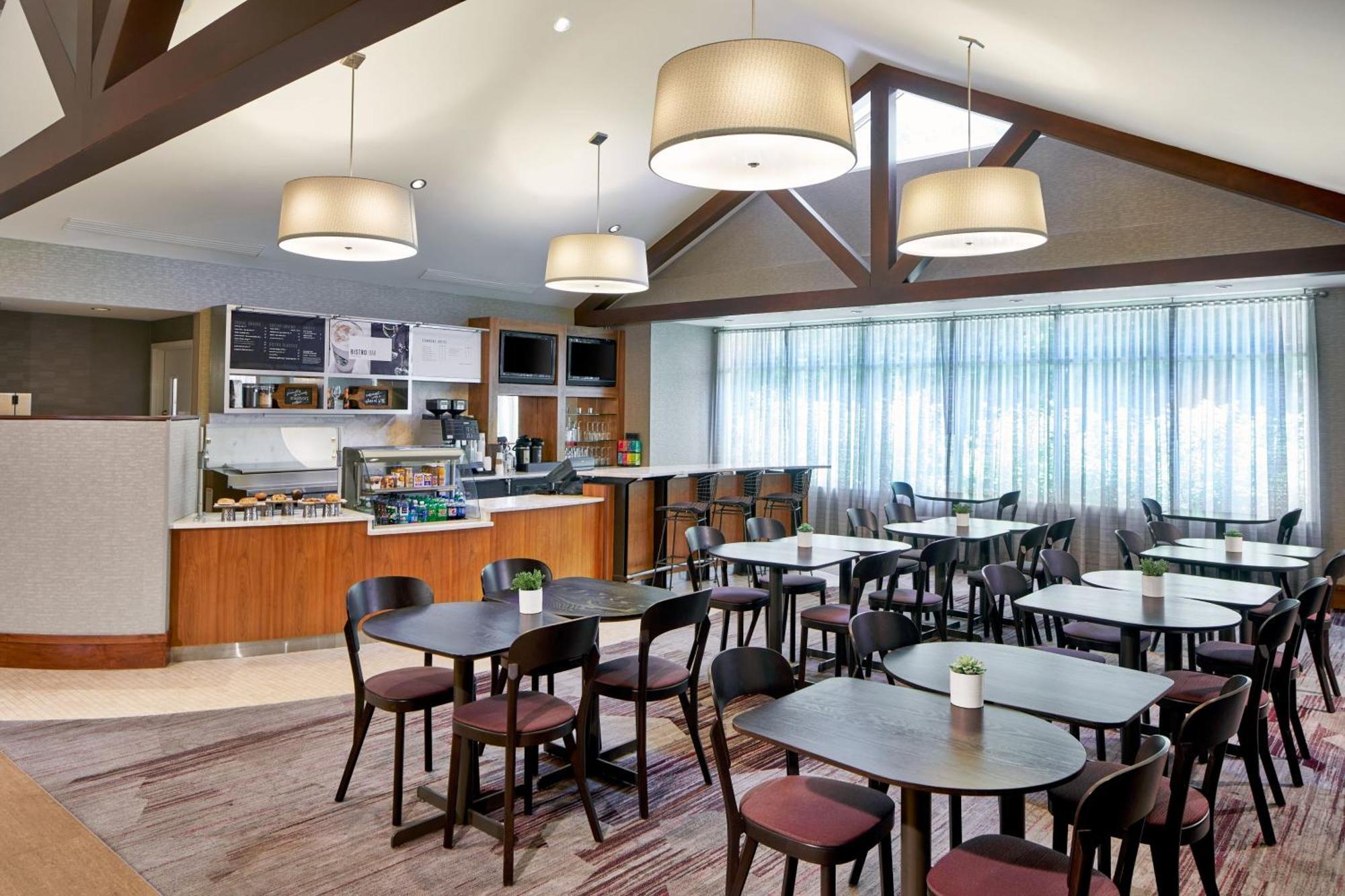 Courtyard East / Penfield Hotel