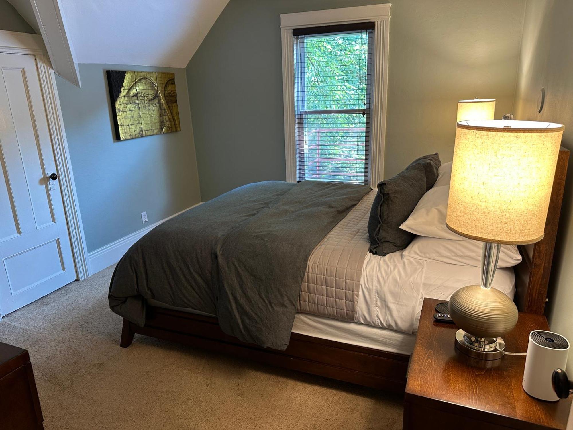 Rutgers House Loft Apartment *