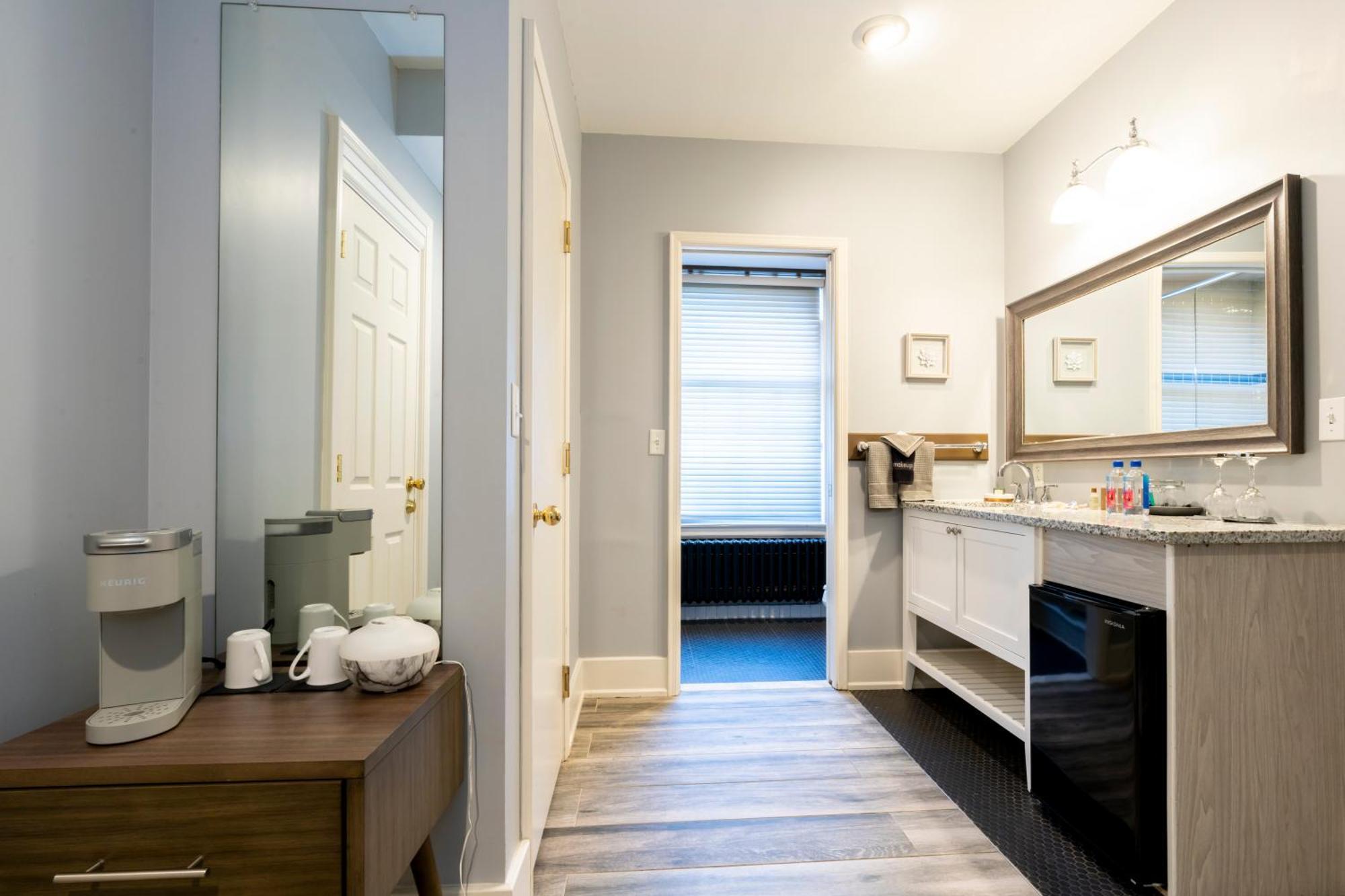 Inn On Broadway 4*
